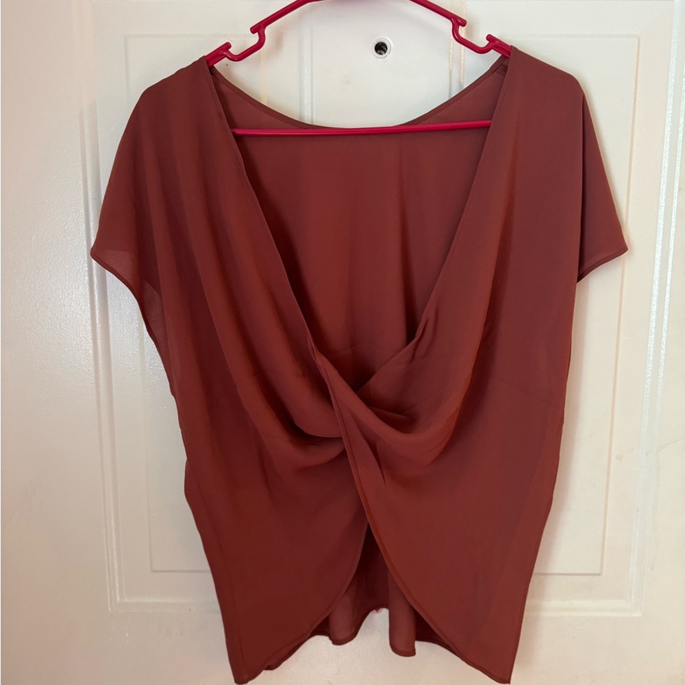 Express Rust/Brown Women's Blouse NWT - Picture 2 of 6